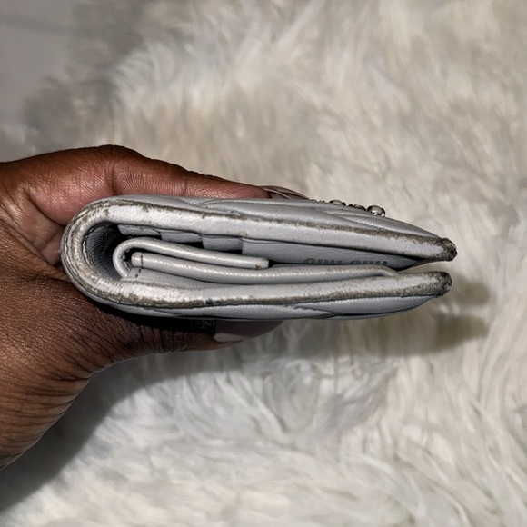 🎉🎊❤️HOST PICK 🎉🎊❤️ Miu Miu Grey Quilted Crystal Logo Wallet GUC - Picture 4 of 10